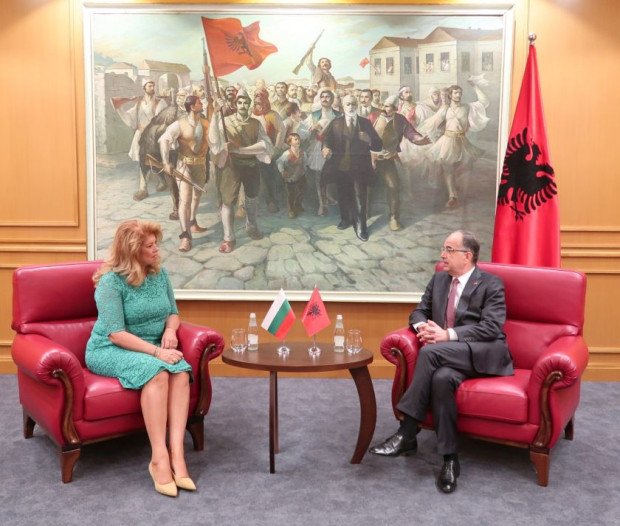 Йотова: България твърдо подкрепя Албания по пътя й към ЕС