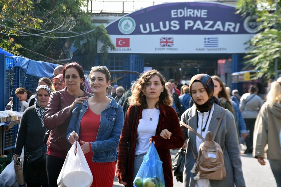 Турция пуска пешеходци през границата при Одрин и да пазаруват в безмитните магазини
