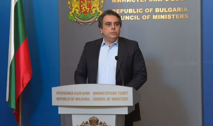 Асен Василев заговори за стотици милиони щети за държавата от забраната за внос на зърно от Украйна