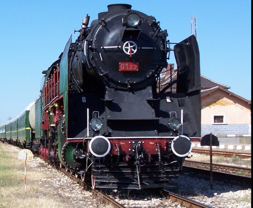 БДЖ пуска влак с парен локомотив между София и Мездра