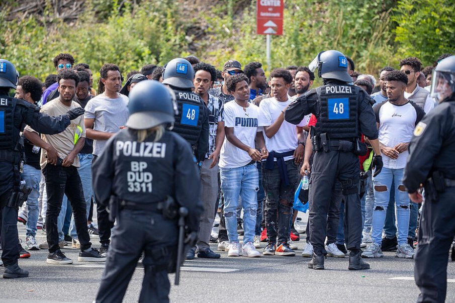 Безредици в Щутгарт, ранени са 26 полицаи