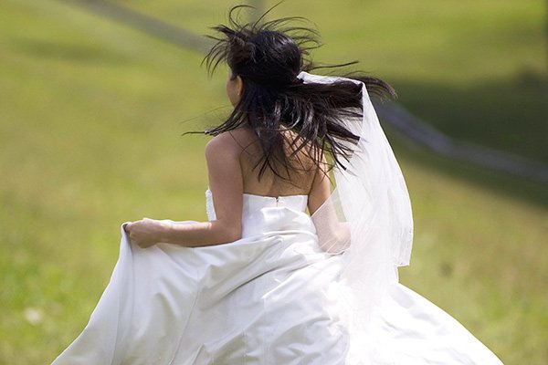 Зарязана булка дебне бившия, спи в колата пред дома му - осъдиха я за тормоз