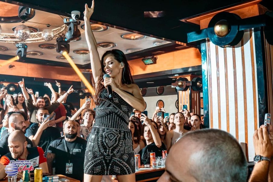 Преслава на почивка в хотела на Влад (СНИМКА)