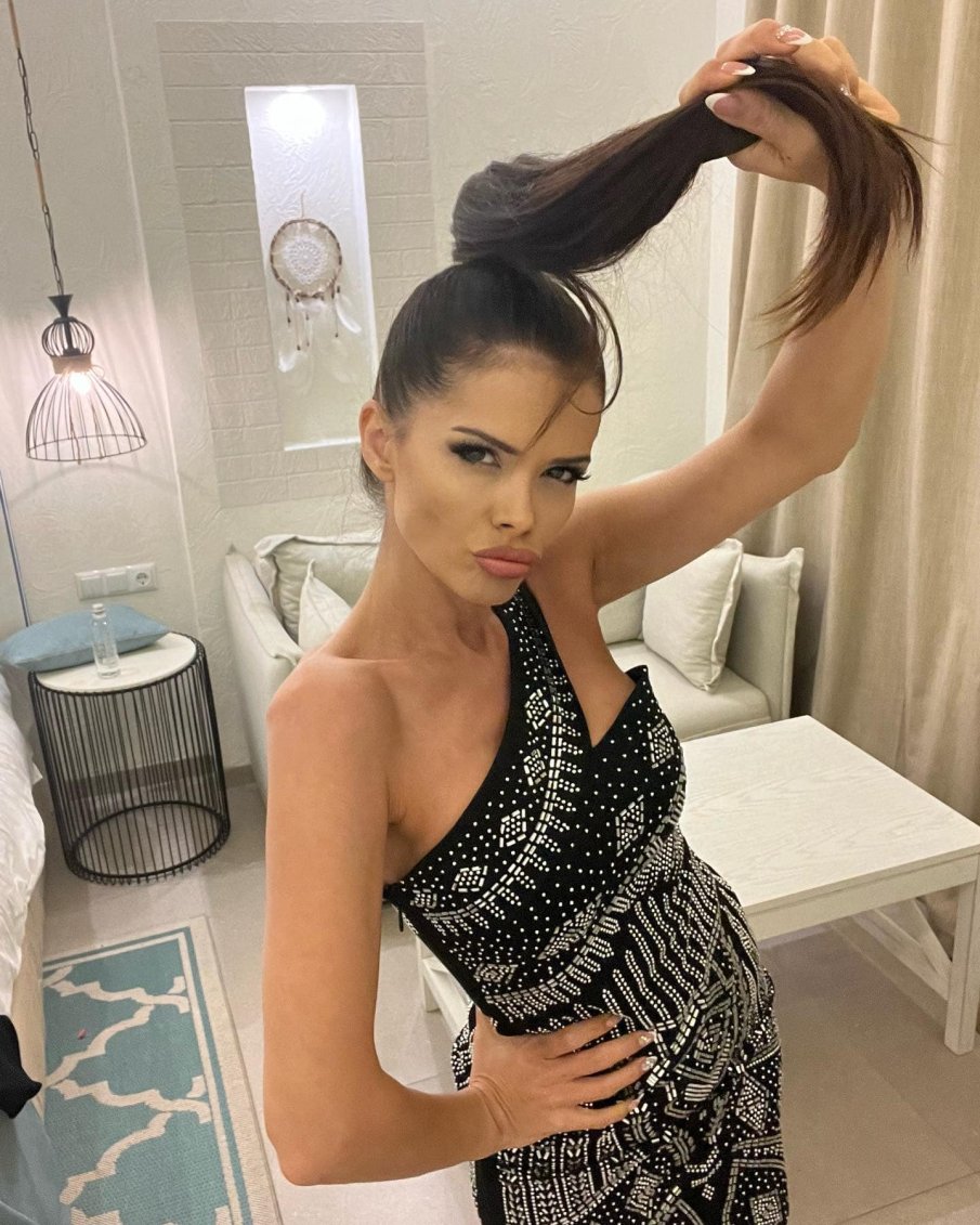 ТИ ДА ВИДИШ: Преслава връща пачки за поздрави (ВИДЕО)