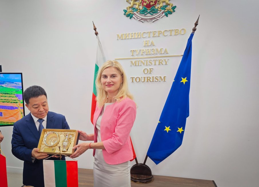 Зарица Динкова: Готови сме да привличаме повече китайски туристи