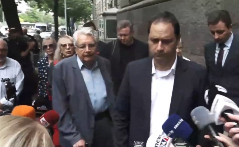 ПИК TV: Инициативен комитет внесе заявление в НС за референдум за 3 март (ВИДЕО)