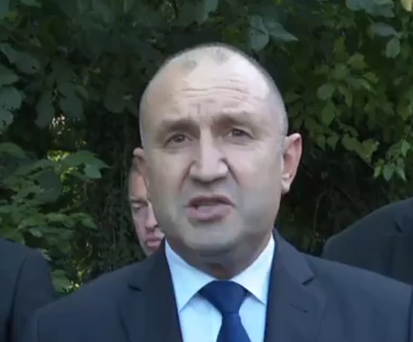 НАПРЕЖЕНИЕТО ЕСКАЛИРА! Радев скочи на Кирил Петков заради ДАНС: Раздава оценка на службите от нивото на въпиющата си некомпетентност и невежество! Трябва да отговаря пред закона