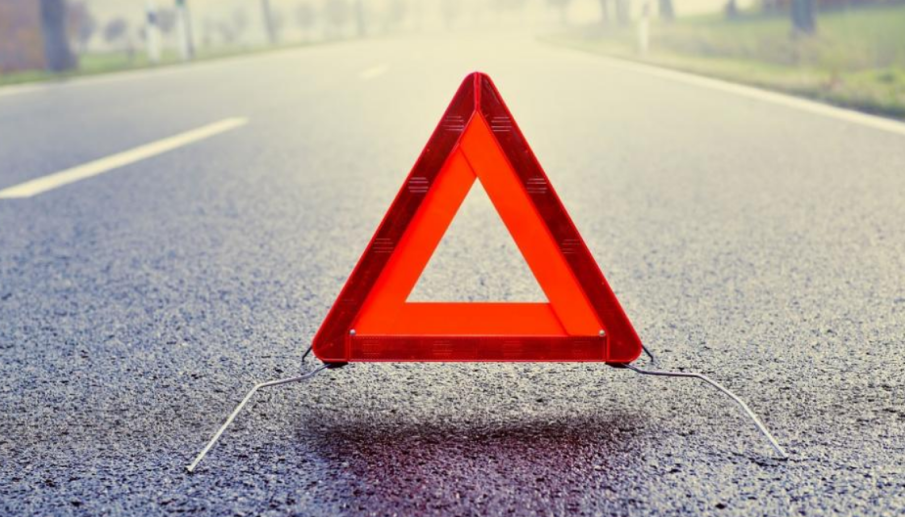 ПОРЕДНО МЕЛЕ: Трима души пострадаха при катастрофа на пътя Ябланица-Златна Панега