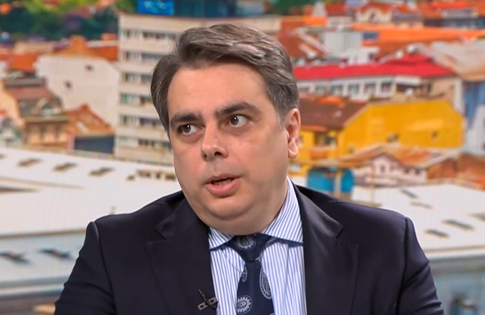 Асен Василев също скочи на службите: Притеснително е, че шпионинът не е бил засечен от ДАНС в продължение на пет години