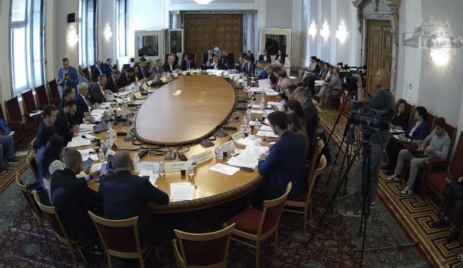 ГОРЕЩО В ПИК TV: ППДБ клекнаха пред ГЕРБ и ДПС - отхвърлиха ветото на Радев, но искат промени за Лукойл (ОБНОВЕНА)