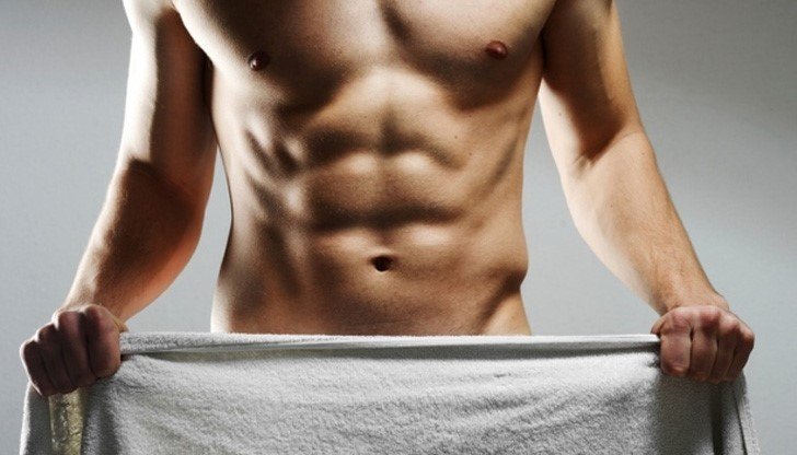 СОДОМ И ГОМОР: Жиголо припадна по време на гейоргия в Полша, спретнал я католически свещеник