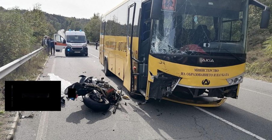 Психолози ще работят с децата, преживели шок при катастрофата с автобус и моторист край Малко Търново