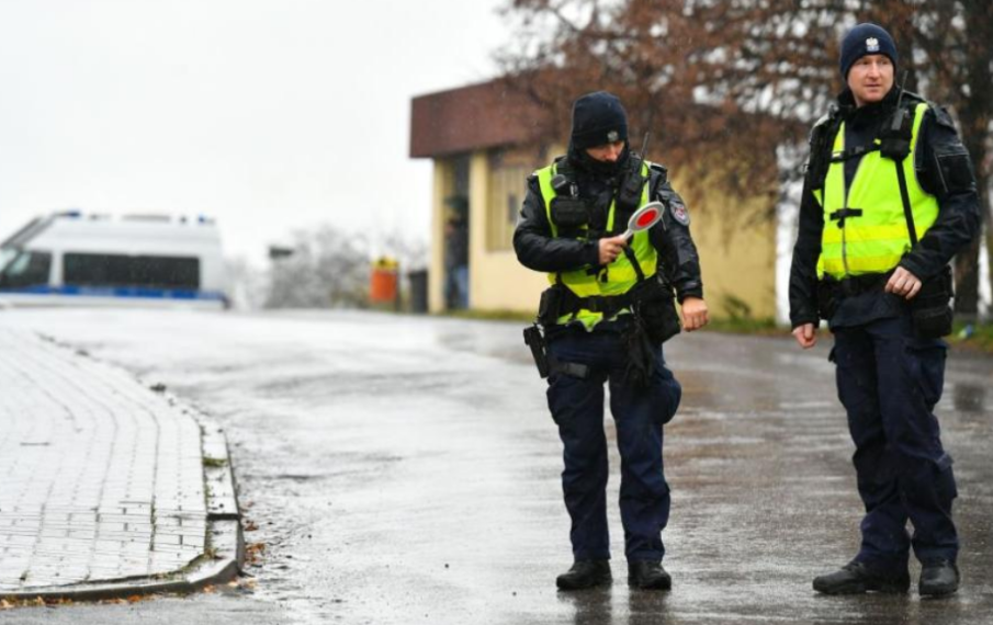 Чехия и Полша удължават проверките по границата със Словакия