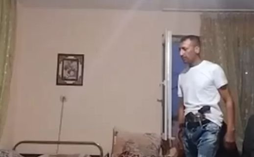 Барикадиралият се с трима заложници в село Вълково: Ето, вадя патроните!