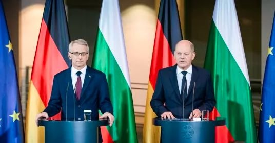 Премиерът в Германия: Пазим добре външната граница на ЕС