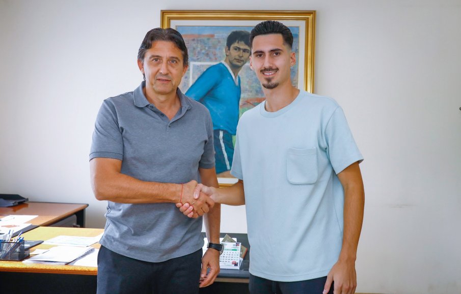 Халф на Левски подписа нов договор