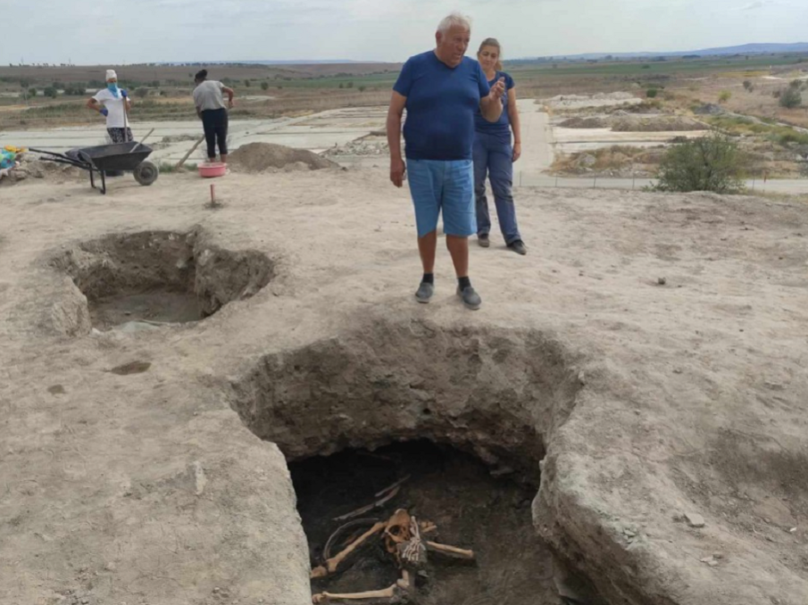 УНИКАЛНА НАХОДКА: Костен скиптър откриха при разкопките в Солницата в Провадия (СНИМКИ)