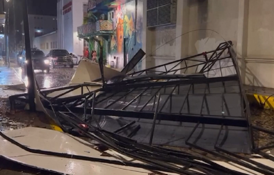 Ураганът Лидия удари Мексико