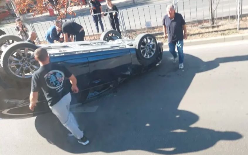 Кола се преобърна на центъра на Варна
