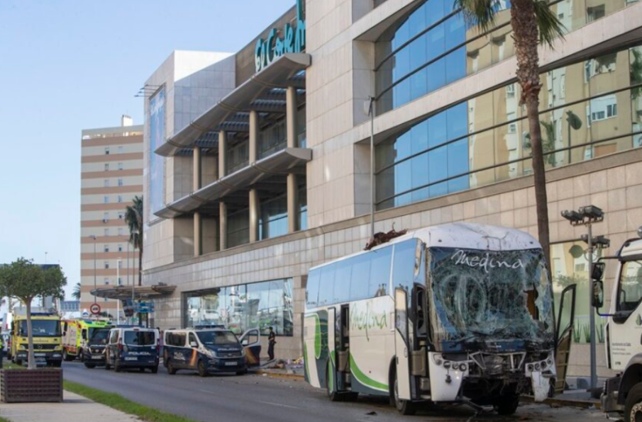 Автобус се вряза в тълпа в Испания, трима загинаха (ВИДЕО)