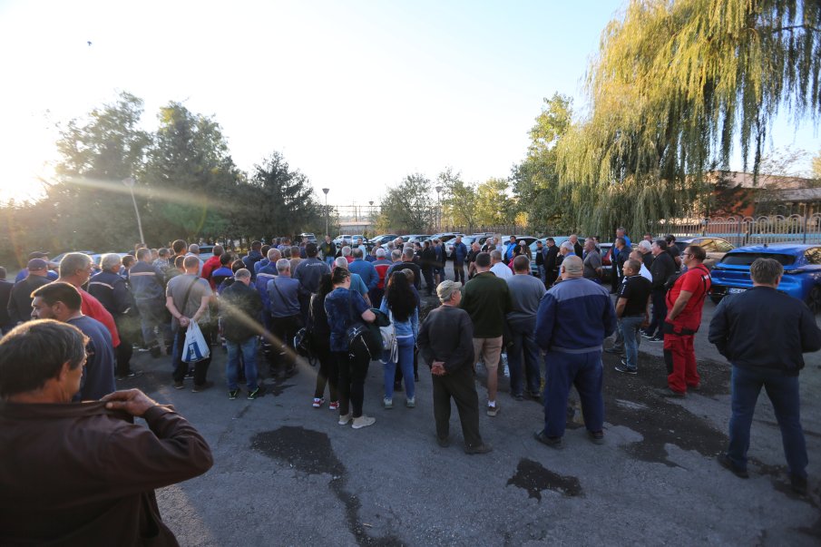 Стотици енергетици и миньори от различни градове в страната излязоха в подкрепа на въглищната енергетика 