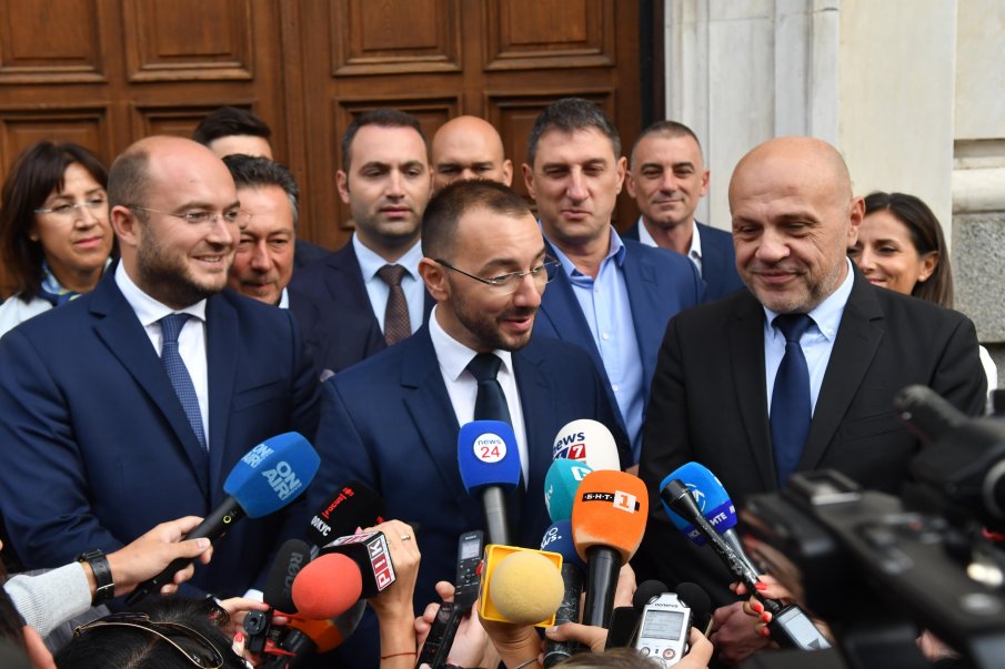 САМО В ПИК И РЕТРО: Хекимян съди Столична община на Фандъкова 