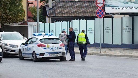 ЕКШЪН! Мъртво пиян и без книжка украинец катастрофира в Банско - вилнее на улицата, налита на бой, изпотроши районното