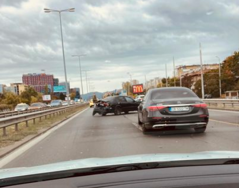 Катастрофа предизвика задръстване на бул. „Цариградско шосе“ в София