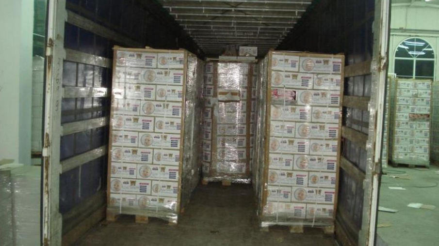 Откриха заготовки за цигари, укрити в камион с бебешки мокри кърпички