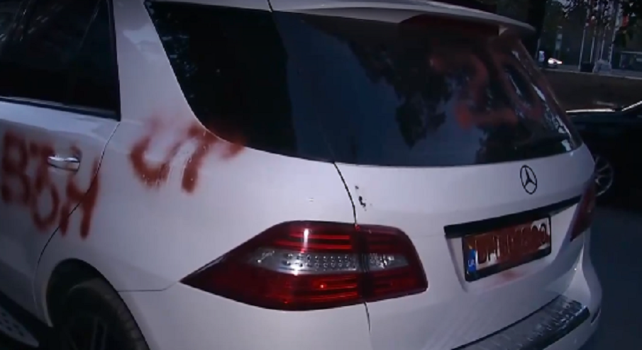 Надсраскаха със спрей скъпарски украински коли във Варна (СНИМКИ)