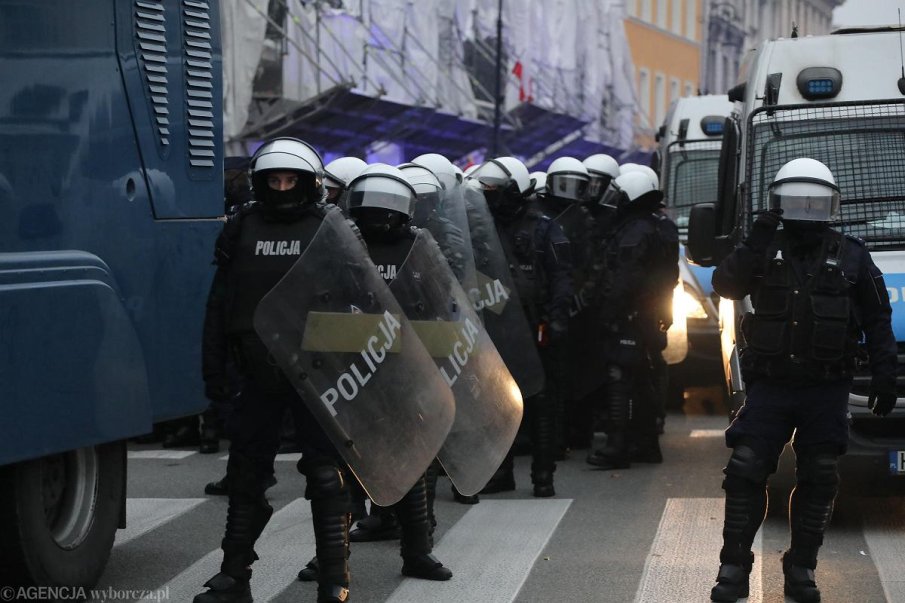 Бомбена заплаха във Варшава: Отцепиха площад в столицата