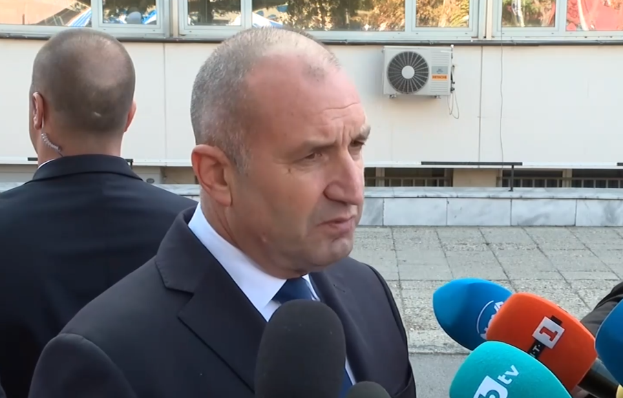 ЕКШЪН НА ВЪРХА! Радев удари Борисов: Аз съм произвеждал истински генерали, не измислени - от майор да стане генерал-майор! Кабинетът „Денков-Габриел” няма да падне, защото има икономически обвързаности