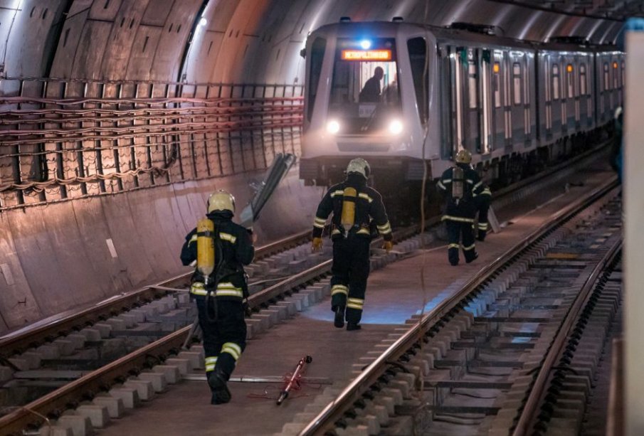 Сценарий с пожар в Софийското метро разиграха столични огнеборци