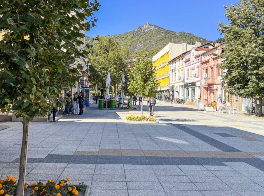 ЩЕ ГЛАСУВАМЕ ЛИ: 128 души регистрирани на един адрес в Девин