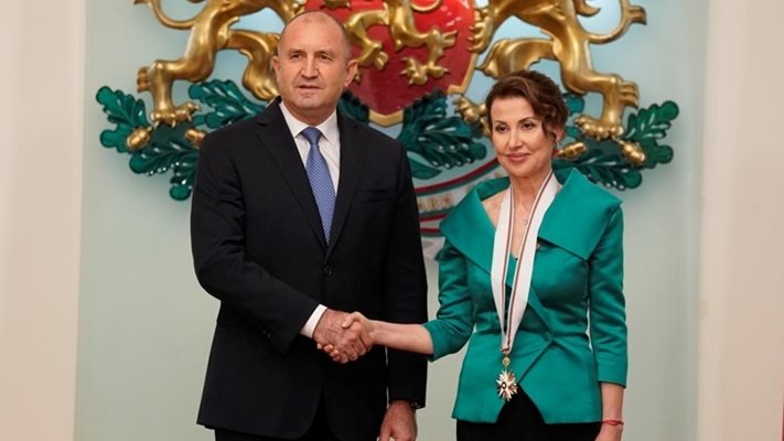 Президентът Радев удостои Илиана Раева с орден Стара планина