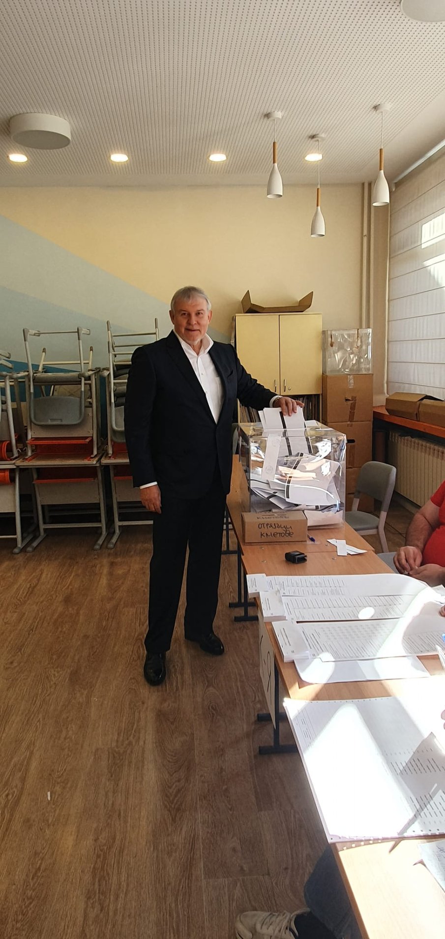 Ето с кого отиде до урната председателят на СДС Румен Христов (СНИМКИ)