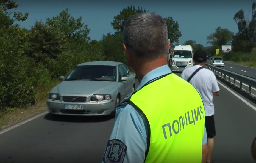 Четирима души пострадаха след челен сблъсък в Плевенско