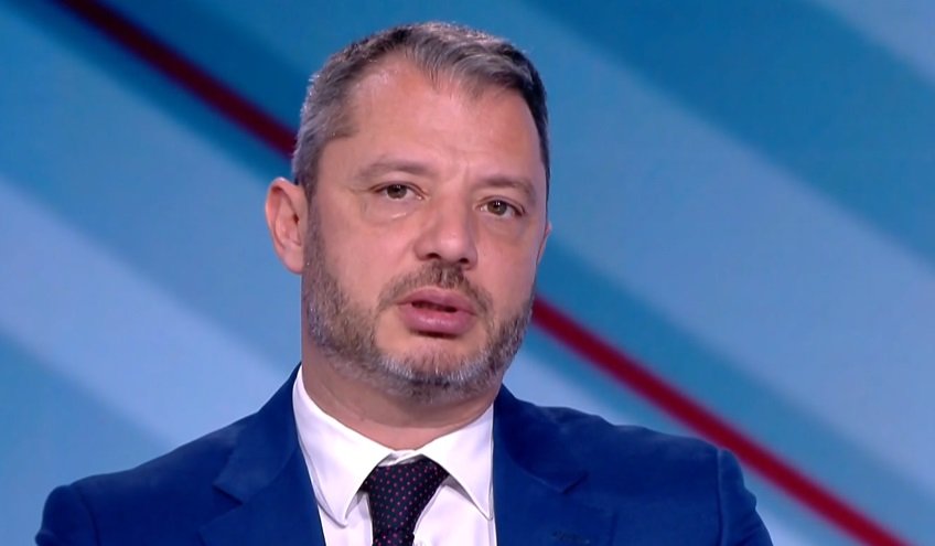 НОВ ЕКШЪН В СГЛОБКАТА! Делян Добрев подпука Денков и ПП-тата - показа ДОКУМЕНТ, от който става ясно как ни грабят по бензиностанциите