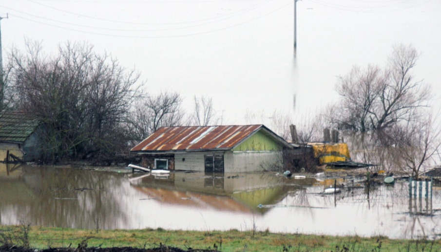 Девня обяви частично бедствено положение заради бурята