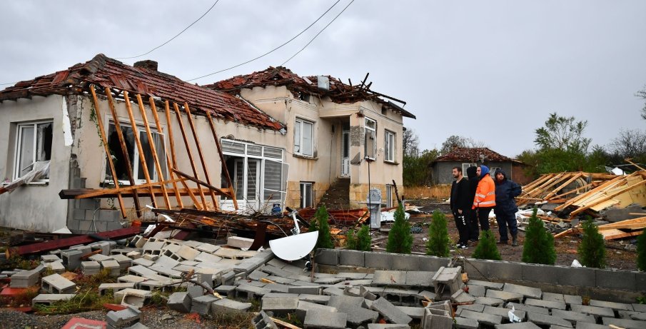 Бурята в района на Исперих съсипа над 100 къщи, ток още няма
