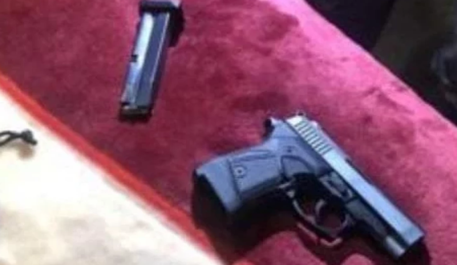 Задържаха двама мъже и жена с 3 килограма кокаин и оръжие в Свиленград