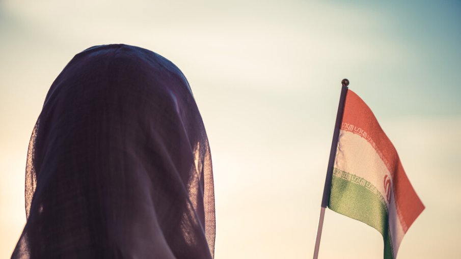 Осъдиха жена на смърт заради изневяра в Иран