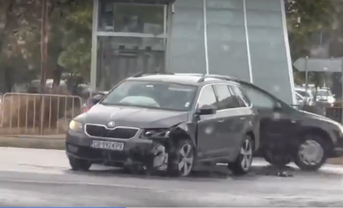 18-годишен без книжка се заби в ограда в Хайредин