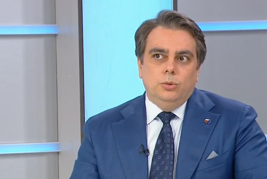 Асен Василев: Тази година чакаме от Лукойл над 400 млн. лв. данък