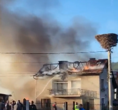 Две семейства останаха без дом след пожара в Говедарци