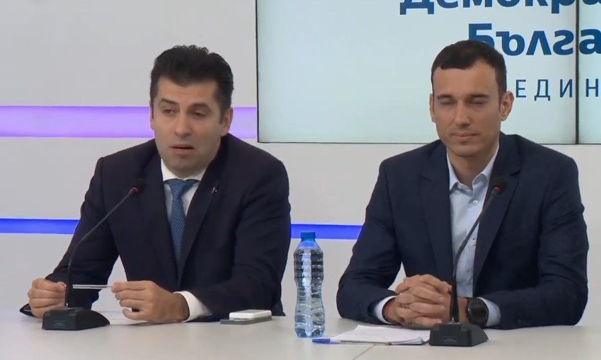 ИЗВЪНРЕДНО В ПИК TV! Сътрудничка от щаба на Васил Терзиев приета в болница от изтощение. Киро в приповдигнато настроение: 1/3 от българите ще бъдат управлявани от кметове на ППДБ (ОБНОВЕНА/ВИДЕО) ИЗВЪНРЕДНО В ПИК TV! Сътрудничка от щаба на Васил Терзиев приета в болница от изтощение. Киро в приповдигнато настроение: 1/3 от българите ще бъдат управлявани от кметове на ППДБ (ОБНОВЕНА/ВИДЕО)