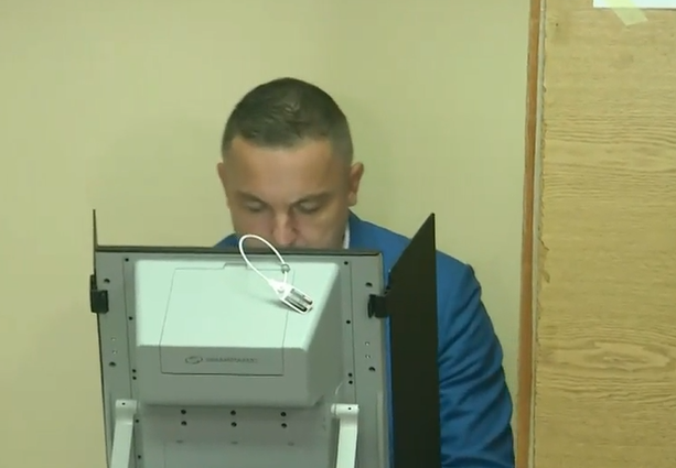 Кандидатът на ГЕРБ за Варна Иван Портних избра машината