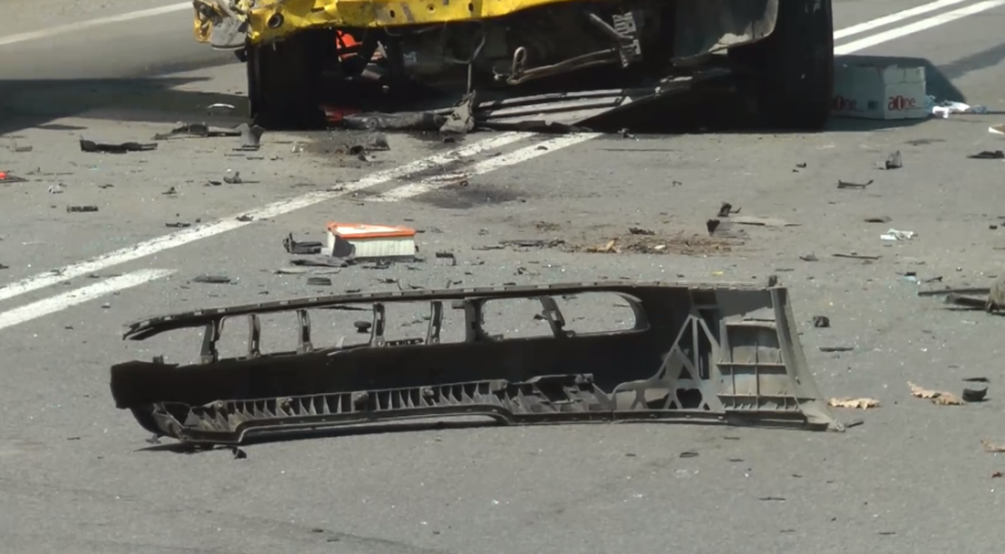 Катастрофирал бус затруднява движението по “Струма“ към София