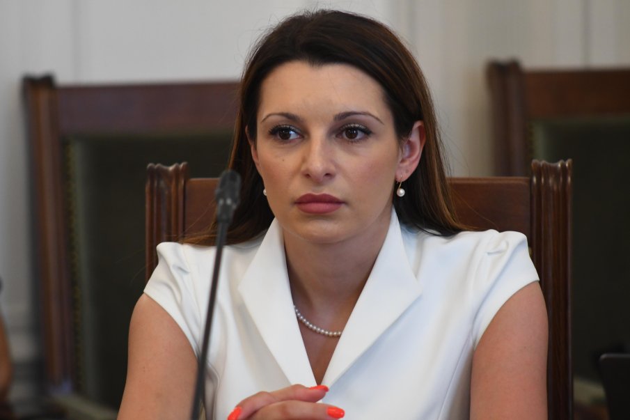 Павела Митова остро към сглобката: Крайно време е да спрат да гледат на енергетика като на дойна крава за държавната хазна
