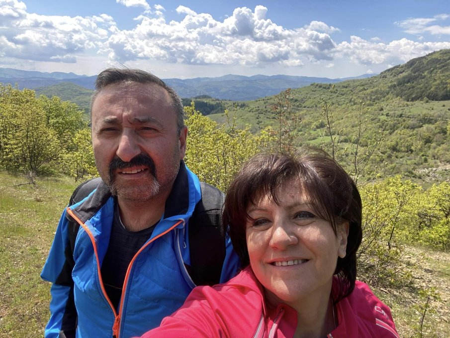 САМО В ПИК И РЕТРО: Цвета Караянчева се пусна като булка (СНИМКИ)